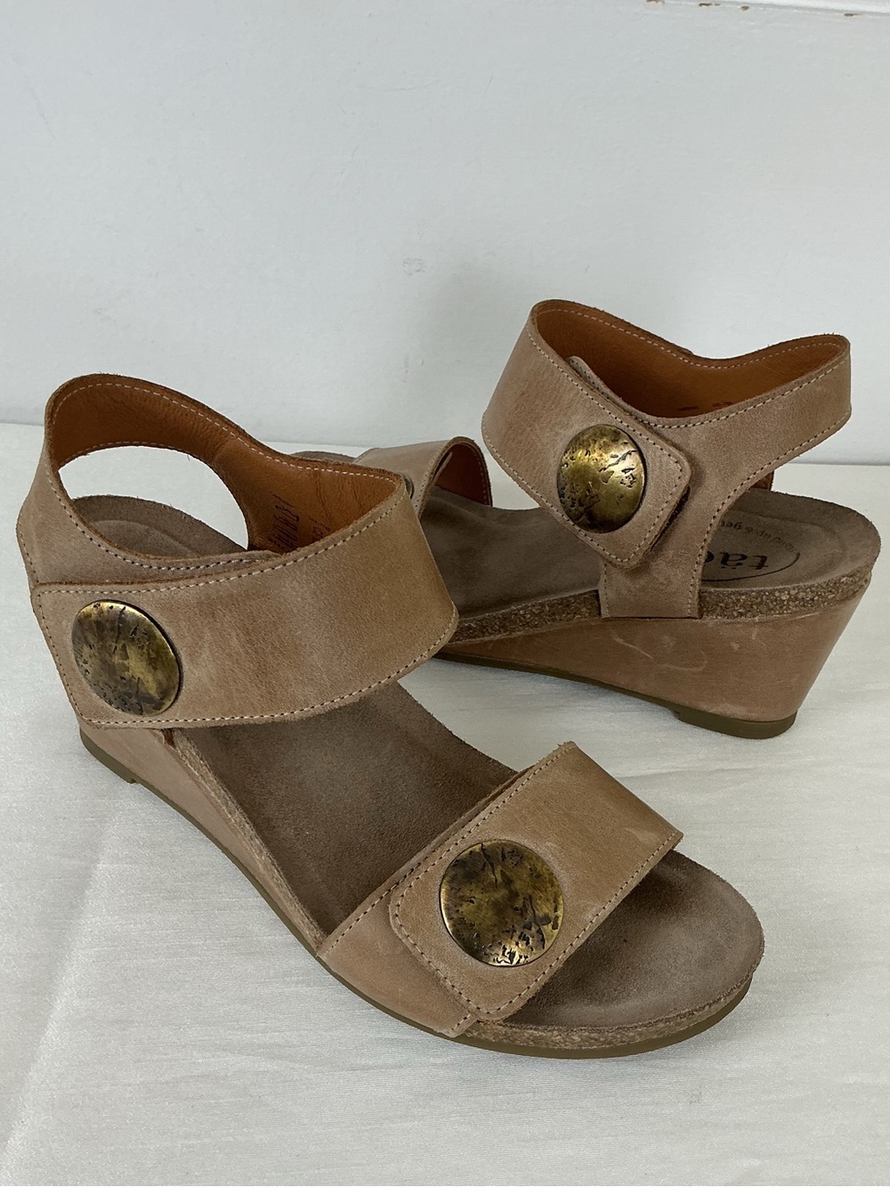 Taos Carousel 3 Tan Women’s Wedge Heel platform Sandals Size 6-6.5